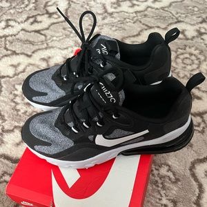 Nike Air Max 270 React (GS) size 5.5/women’s 7